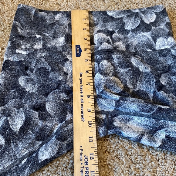 Athleta Elation Textured Tight black white floral leggings - Picture 7 of 9